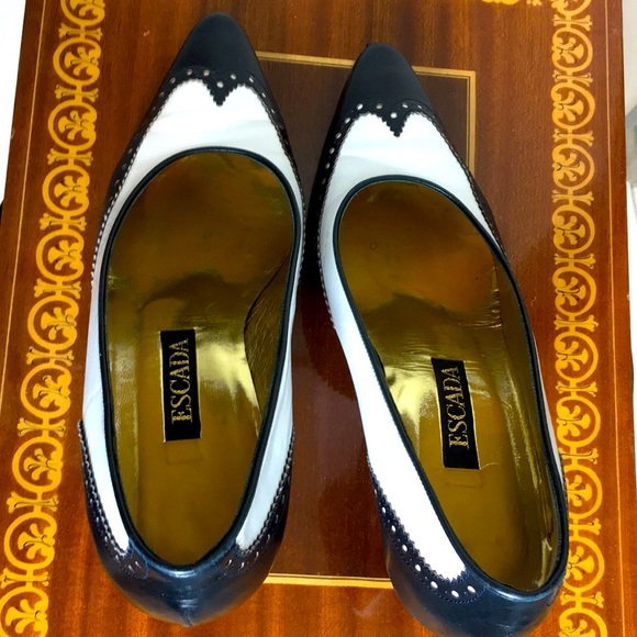 Escada 8 to 7.5 Navy and White  wing tip Heels - Picture 5 of 11